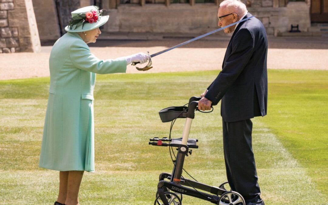Queen makes unexpected public appearance to Knight Captain Tom Moore