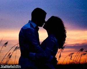 Summer ‘is ideal’ for online dating