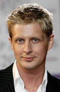 Hollyoaks star considers online dating