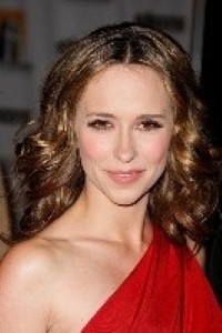Jennifer Love Hewitt ‘should try online dating’