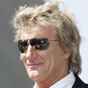 Rod Stewart offers free tickets to troops