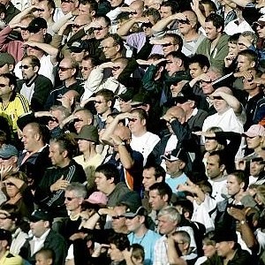 ‘Crowds out in their masses’ for troops