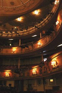 Theatre presents H4H with cheque