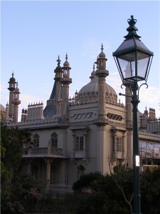 Artist uses talent to raise funds for charity