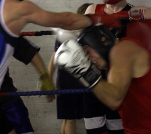 Boxers ‘pull no punches’ for Help for Heroes