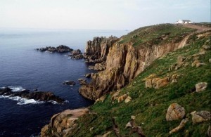 Elderly ex-soldier treks length of Britain for charity