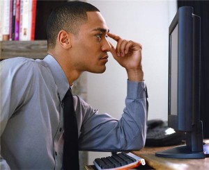 Men ‘more likely to stare at pictures on dating profiles’