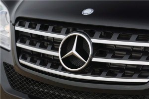 Mercedes raises £35k for F1 fan’s bionic hand