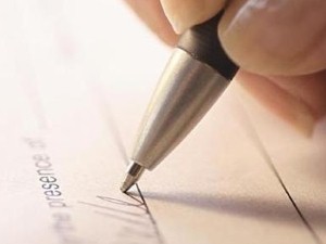 RBL gets £2k donation from Somerset garden centre