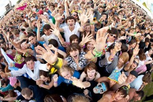 Revellers ‘party hard’ for hero troops