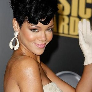 Rihanna and Nicki Minaj flirt on video shoot