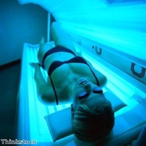 Sunbed assistant volunteers for Help for Heroes