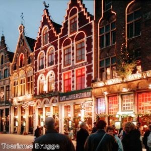 The “magic of Christmas” can make dating easier